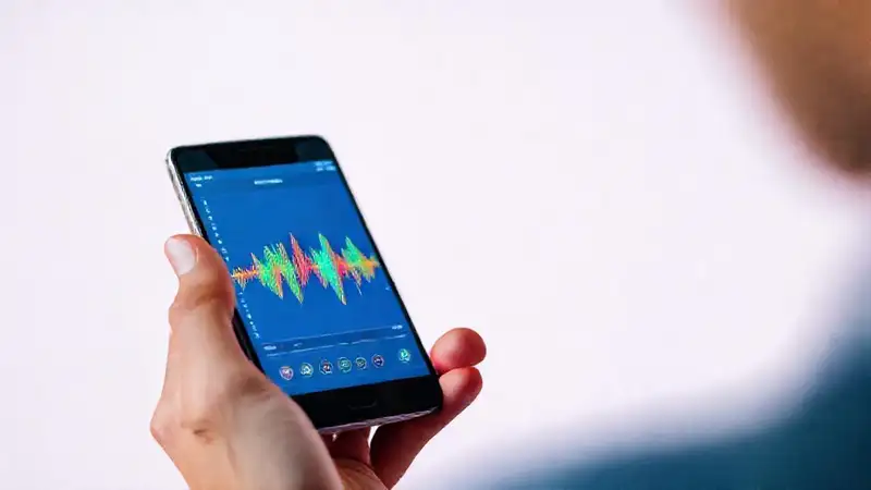 Teléfono muestra ondas de sonido vibrantes