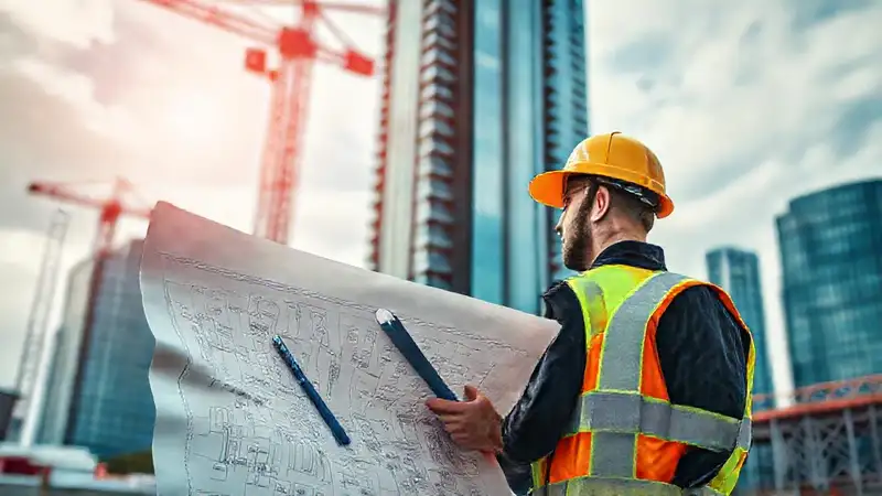 Herramientas y planos para construcción moderna