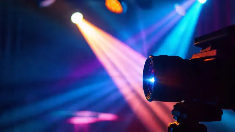 Iluminación artística y efectos en escena
